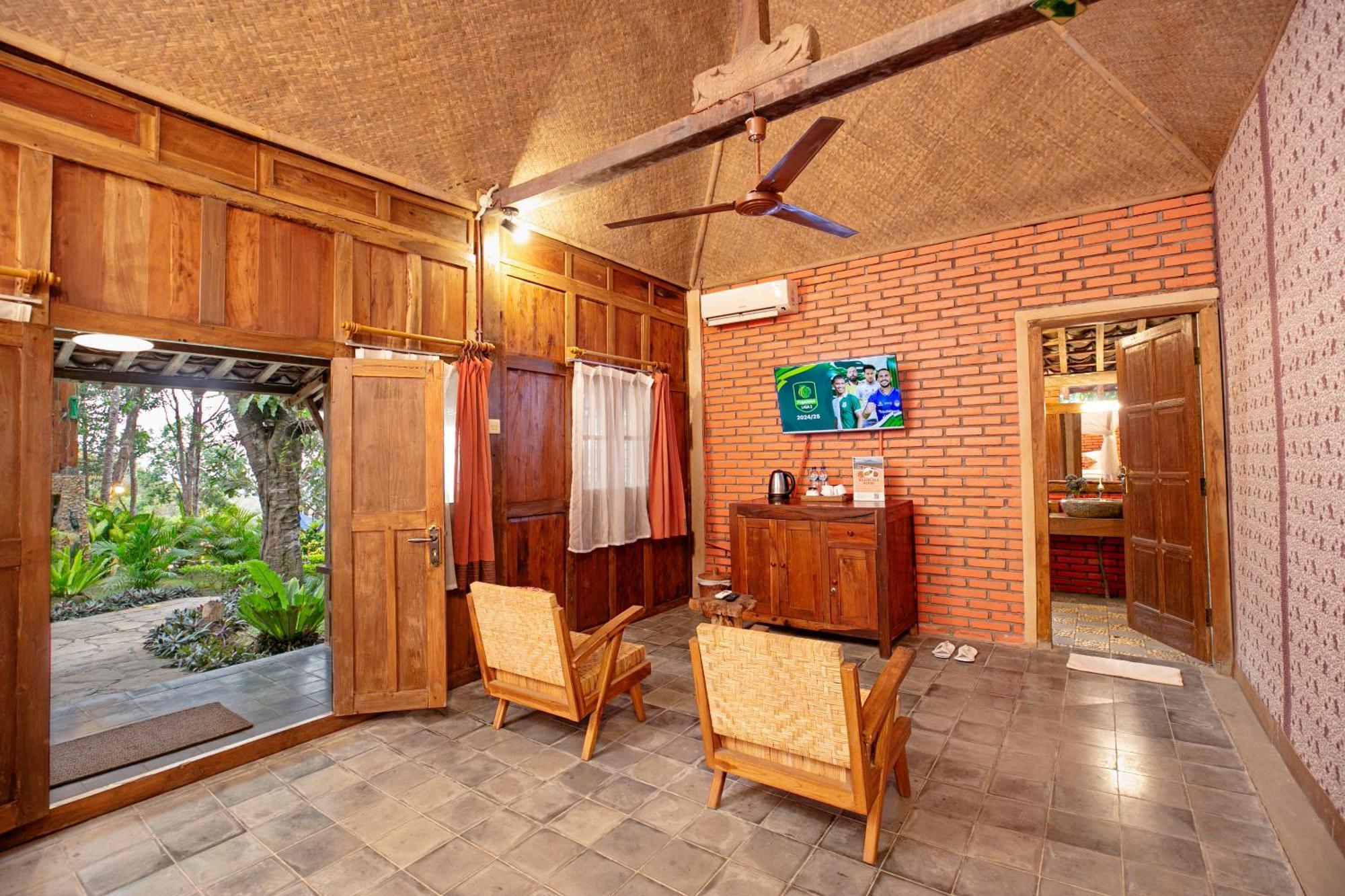 Rajaklana Resort And Spa Bantul Exterior foto
